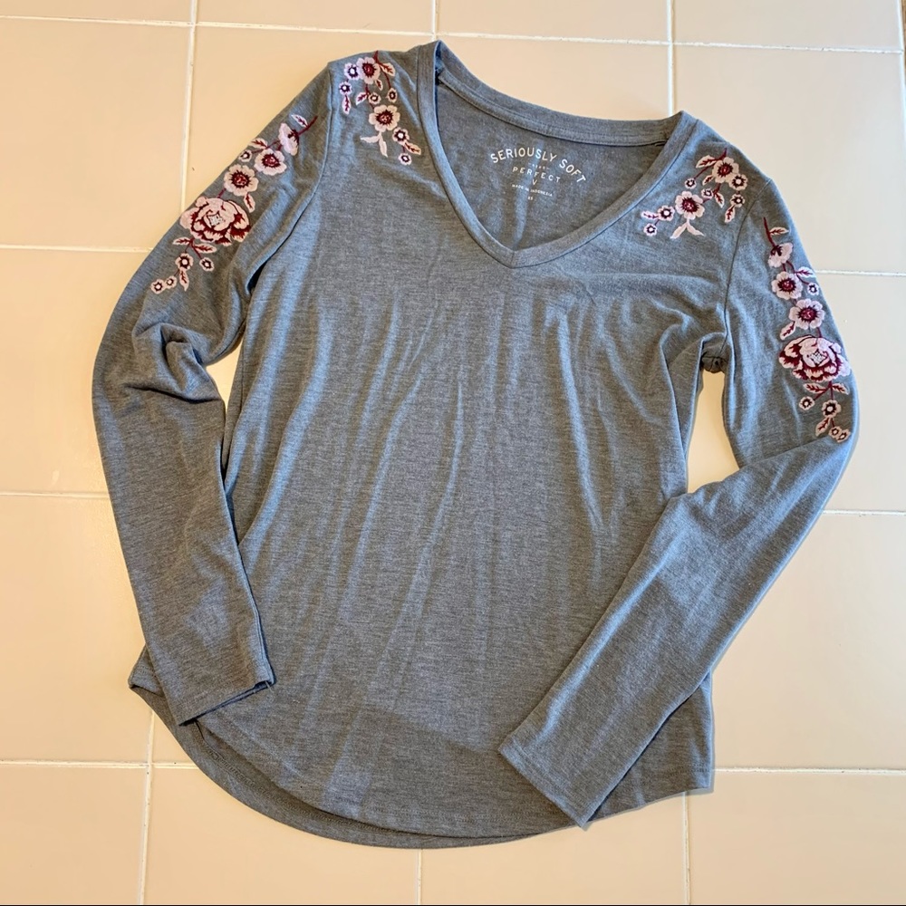 DONATED!! Aeropostale Perfect V Tee with embroidery 💥 - Picture 1 of 4